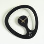 Wallity Amorph Metal Wall Clock - APS104 Negro y Oro